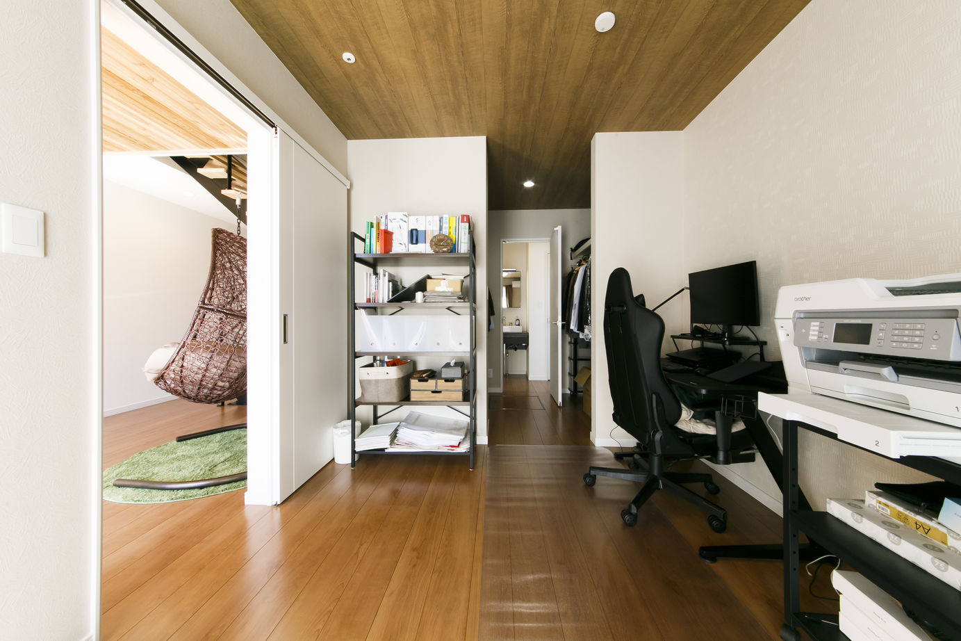 八幡 【ZEH仕様住宅/3664万円/40坪/間取り図/太陽光発電/2階LDK】階段を中心に家事効率もいいゆとりある空間の家の建築実例画像13