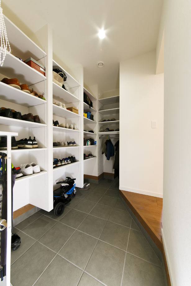 八幡 【ZEH仕様住宅/3664万円/40坪/間取り図/太陽光発電/2階LDK】階段を中心に家事効率もいいゆとりある空間の家の建築実例画像17