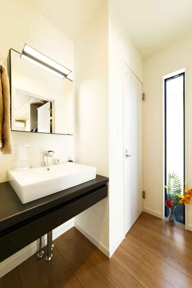 八幡 【ZEH仕様住宅/3664万円/40坪/間取り図/太陽光発電/2階LDK】階段を中心に家事効率もいいゆとりある空間の家の建築実例画像18