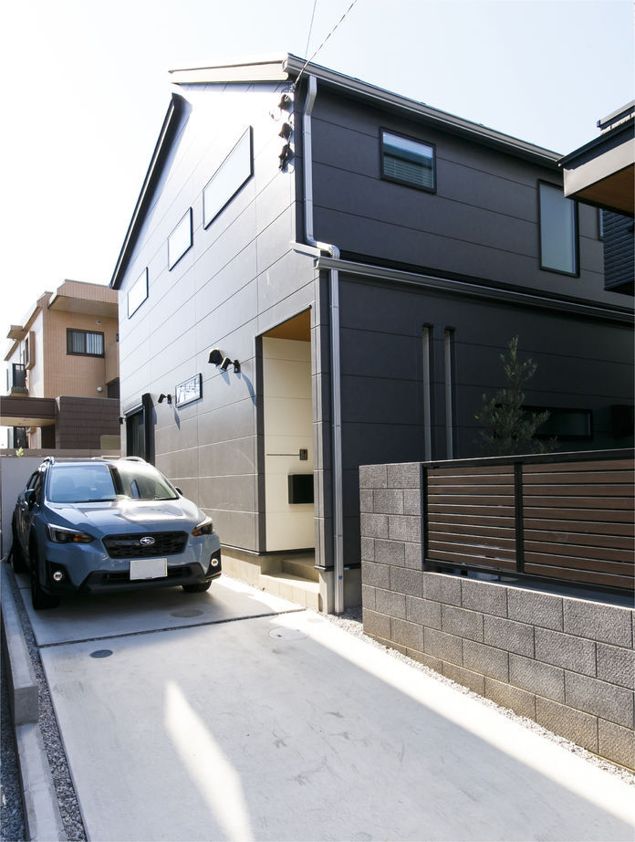 八幡 【東京ゼロエミ水準3/2800万円台/32.3坪/間取り図/吹き抜け】自然と会話がうまれる明るく開放的なL字型の家の建築実例画像2