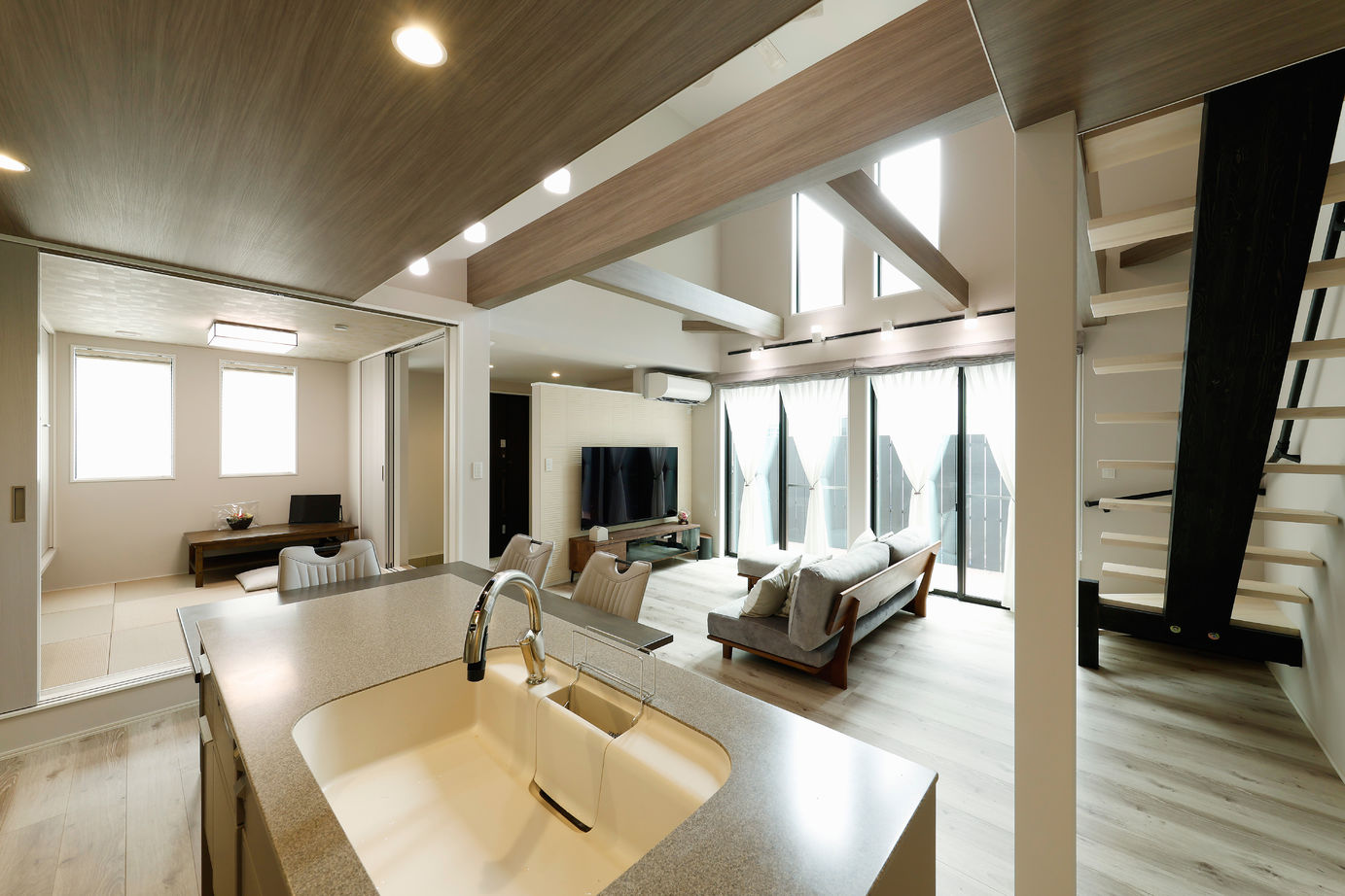 八幡 【東京ゼロエミ水準3/2800万円台/30坪/間取り図/太陽光発電】構造からこだわった統一感ある上品な注文住宅の建築実例画像5