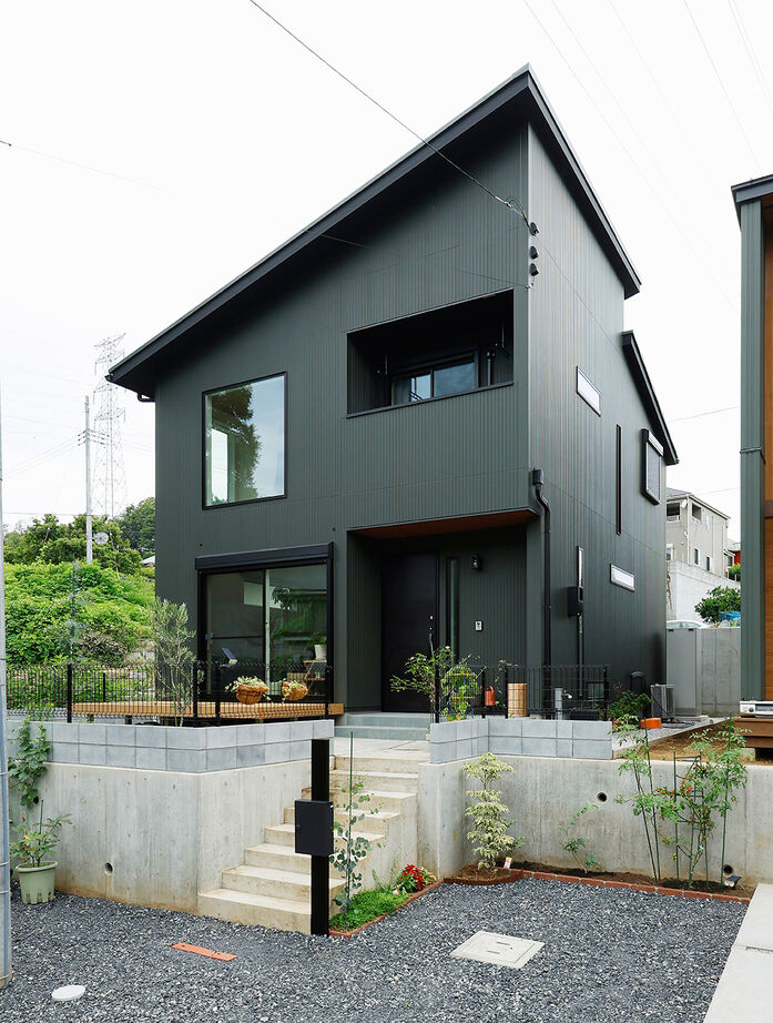 八幡 【2600万円台／吹抜／延床28坪／間取図】外から室内につながる緑と光。窓にこだわったのびやかな家の建築実例画像2