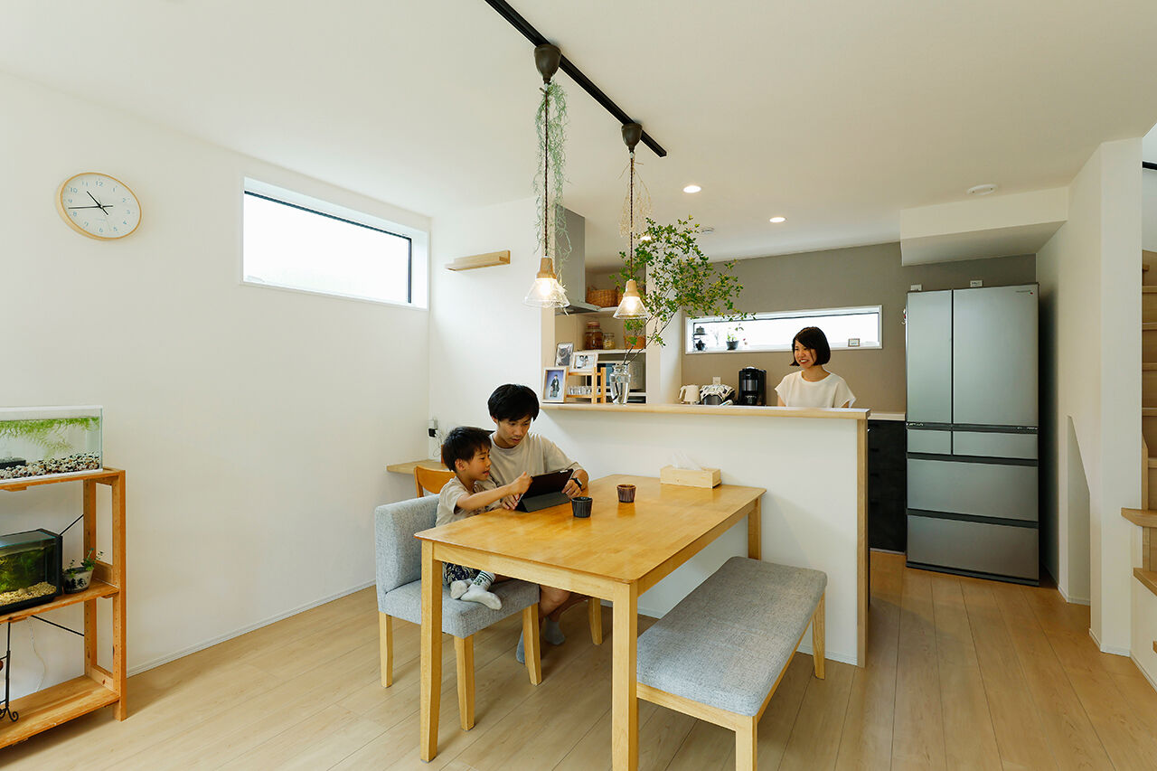 八幡 【2600万円台／吹抜／延床28坪／間取図】外から室内につながる緑と光。窓にこだわったのびやかな家の建築実例画像3