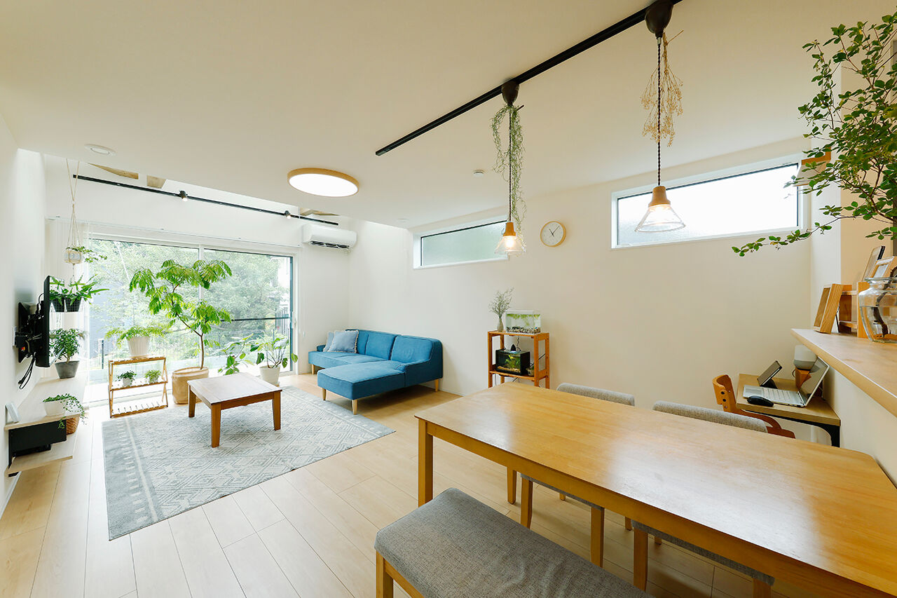 八幡 【2600万円台／吹抜／延床28坪／間取図】外から室内につながる緑と光。窓にこだわったのびやかな家の建築実例画像4