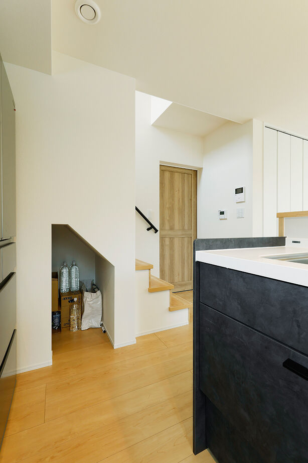 八幡 【2600万円台／吹抜／延床28坪／間取図】外から室内につながる緑と光。窓にこだわったのびやかな家の建築実例画像7