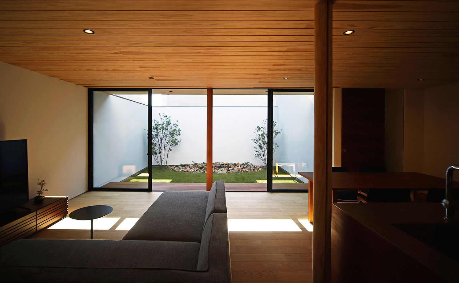 kisetsu 【3000万円台/理想の間取り】住宅地でもこの開放感。コートハウスが叶えた自然を感じる伸びやかな暮らしの建築実例画像6