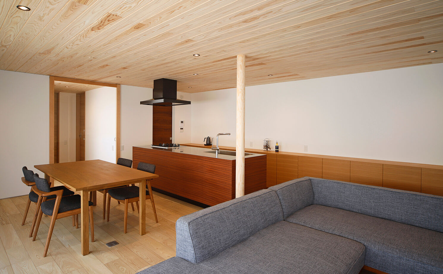 kisetsu 【3000万円台/理想の間取り】住宅地でもこの開放感。コートハウスが叶えた自然を感じる伸びやかな暮らしの建築実例画像8