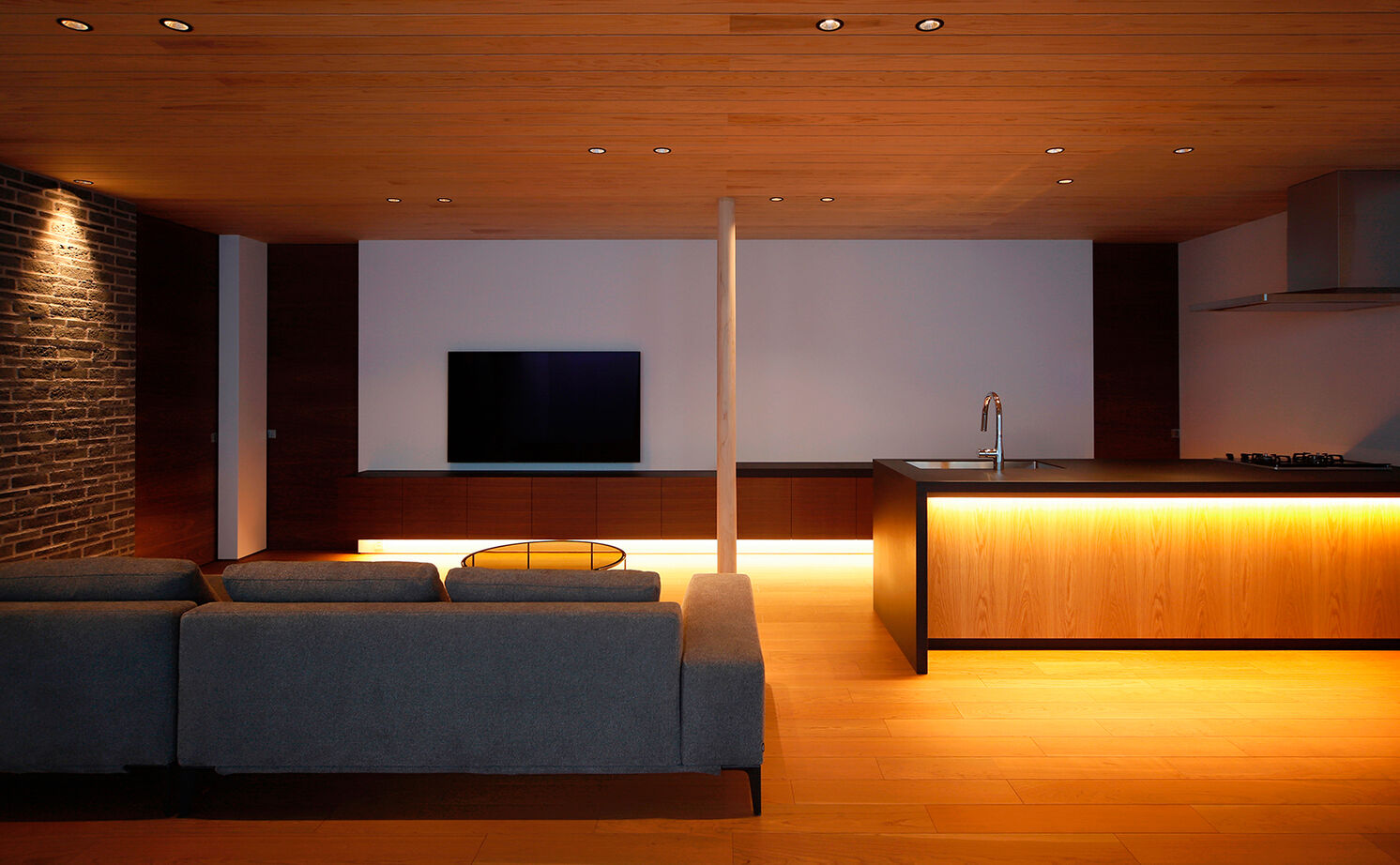 kisetsu 【平屋×ガレージハウス/間取り図】中庭が叶えてくれたカーテンレスな暮らしの平屋「開放感は格別です」の建築実例画像4