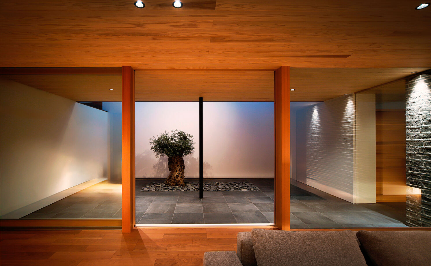 kisetsu 【平屋×ガレージハウス/間取り図】中庭が叶えてくれたカーテンレスな暮らしの平屋「開放感は格別です」の建築実例画像12