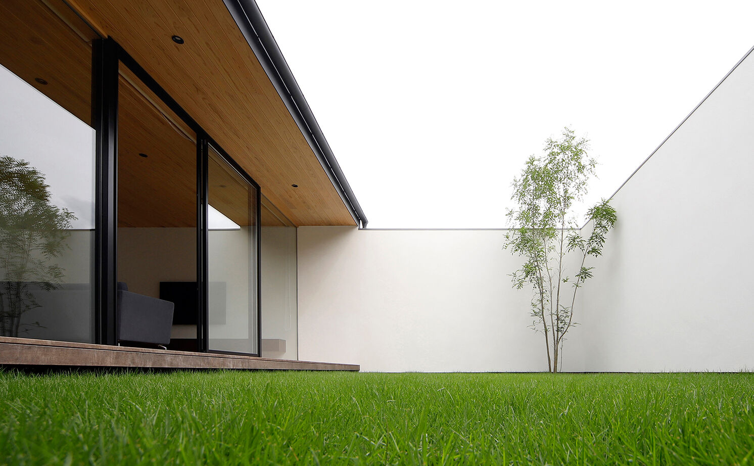 kisetsu 【平屋/中庭/30坪台/間取り図】ファミリークロゼットが住まいの中心の平屋。回遊動線が便利なコートハウスの建築実例画像5