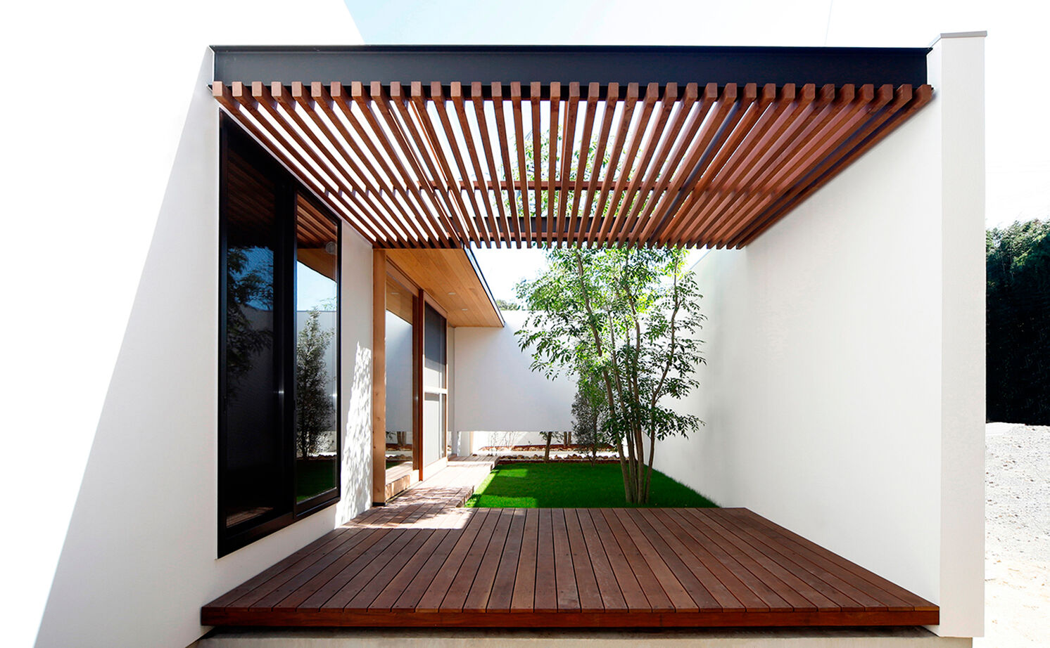 kisetsu 【平屋/中庭/3000万円台】塀をくぐると広がる開放感の平屋。「移り変わる光、美しい景色は見飽きません」の建築実例画像4