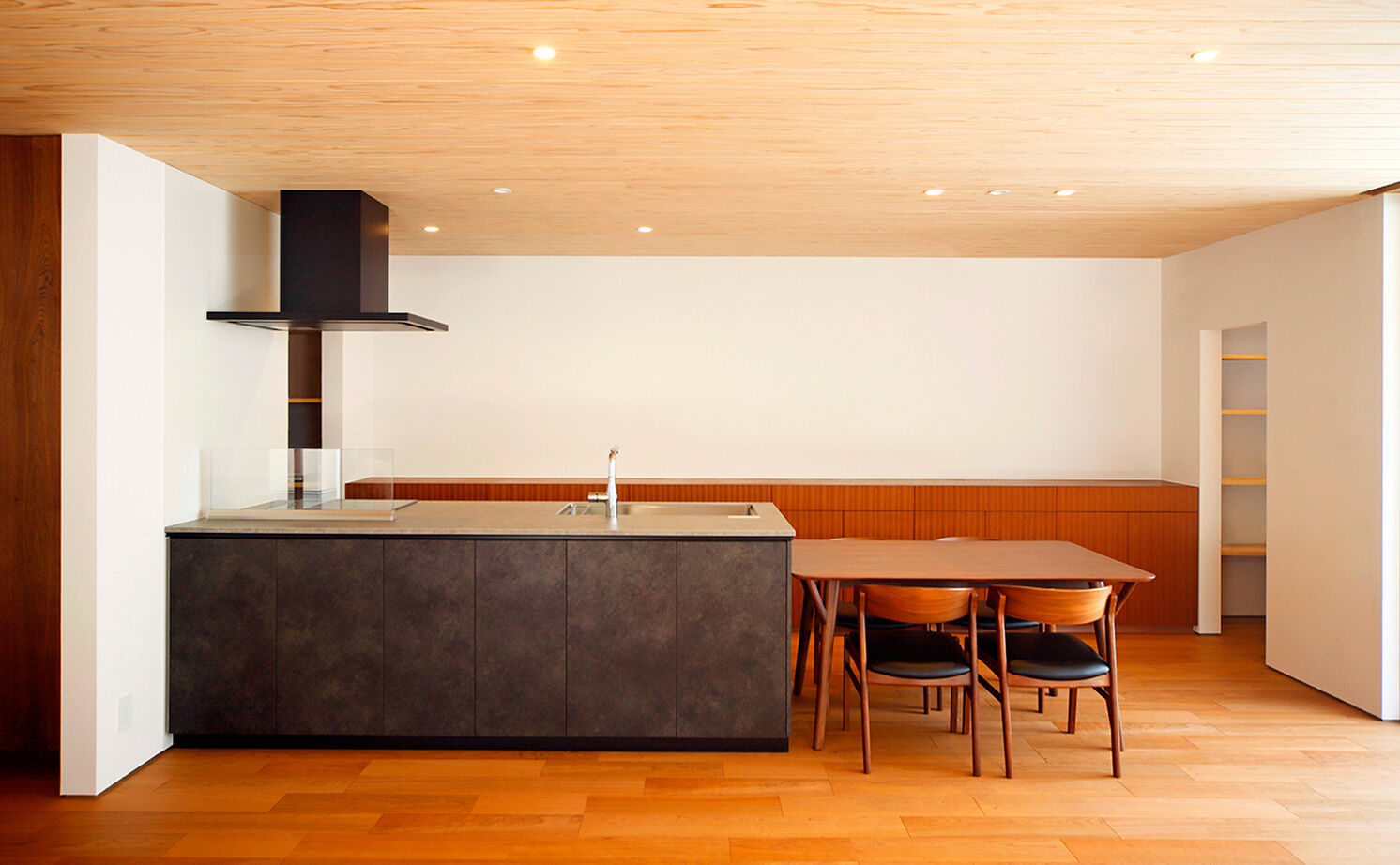 kisetsu 【平屋/中庭/3000万円台】塀をくぐると広がる開放感の平屋。「移り変わる光、美しい景色は見飽きません」の建築実例画像5