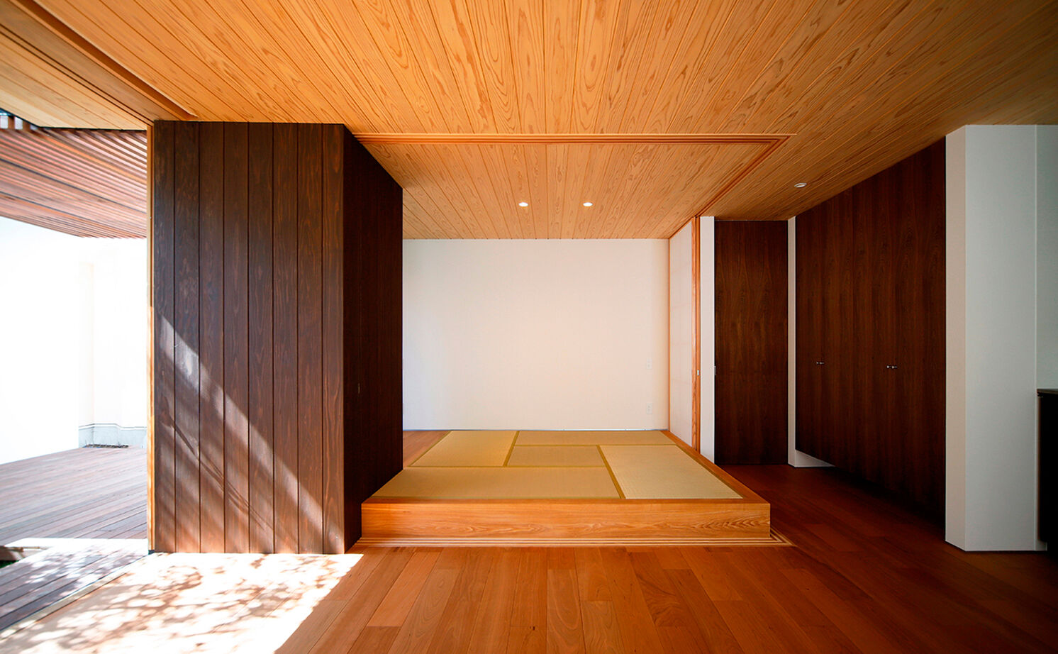 kisetsu 【平屋/中庭/3000万円台】塀をくぐると広がる開放感の平屋。「移り変わる光、美しい景色は見飽きません」の建築実例画像6