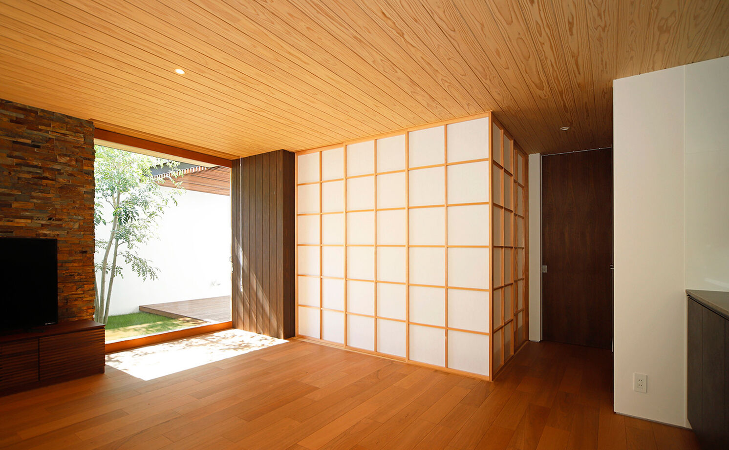 kisetsu 【平屋/中庭/3000万円台】塀をくぐると広がる開放感の平屋。「移り変わる光、美しい景色は見飽きません」の建築実例画像7