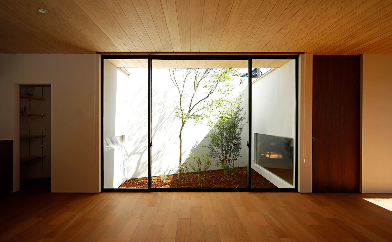 kisetsu 【平屋/中庭/3000万円台】塀をくぐると広がる開放感の平屋。「移り変わる光、美しい景色は見飽きません」の建築実例画像11