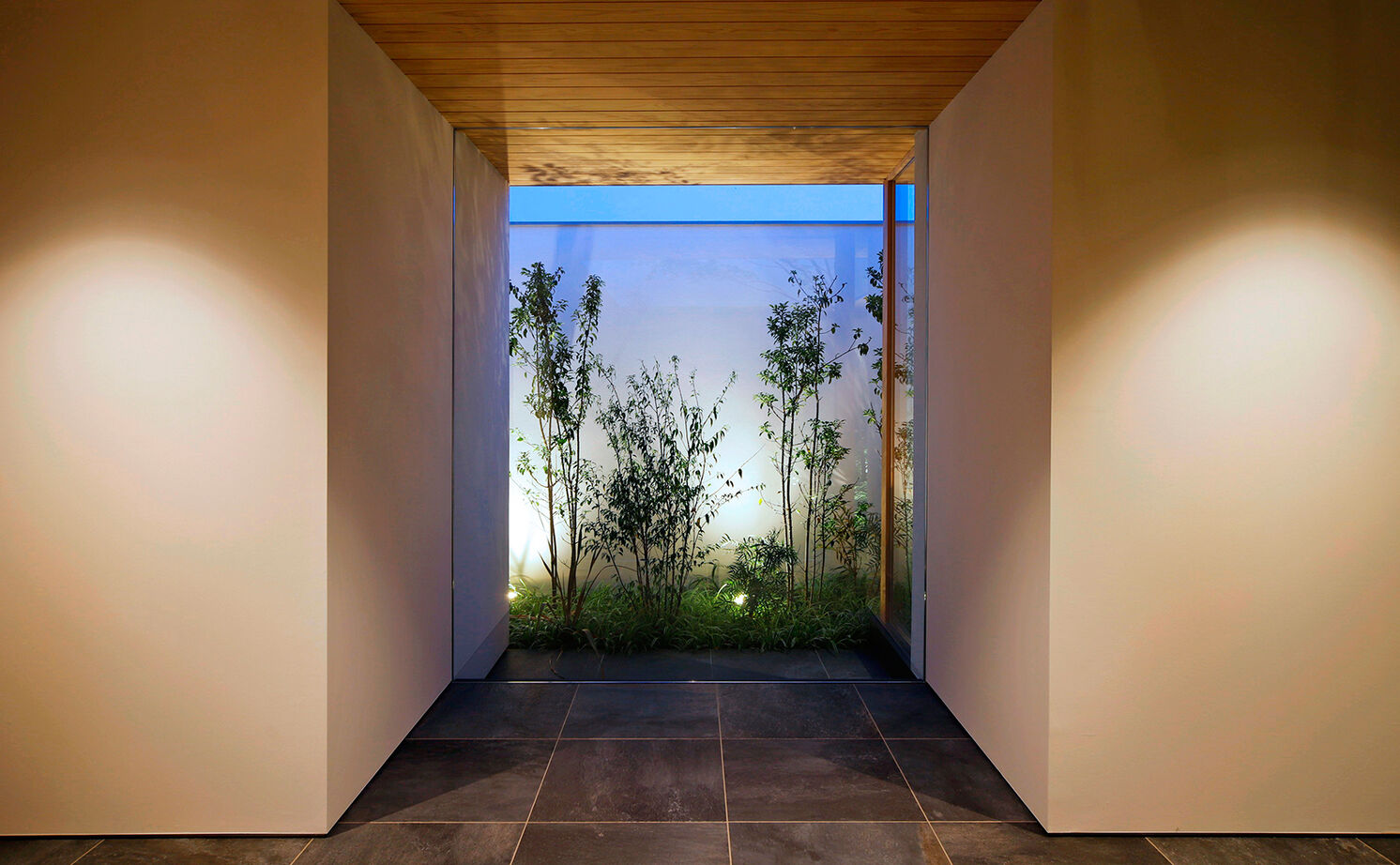 kisetsu 【平屋/中庭/理想の間取り】森の中にいるかのような心地よさが日常に。ラグジュアリーなコートハウスの平屋の建築実例画像5