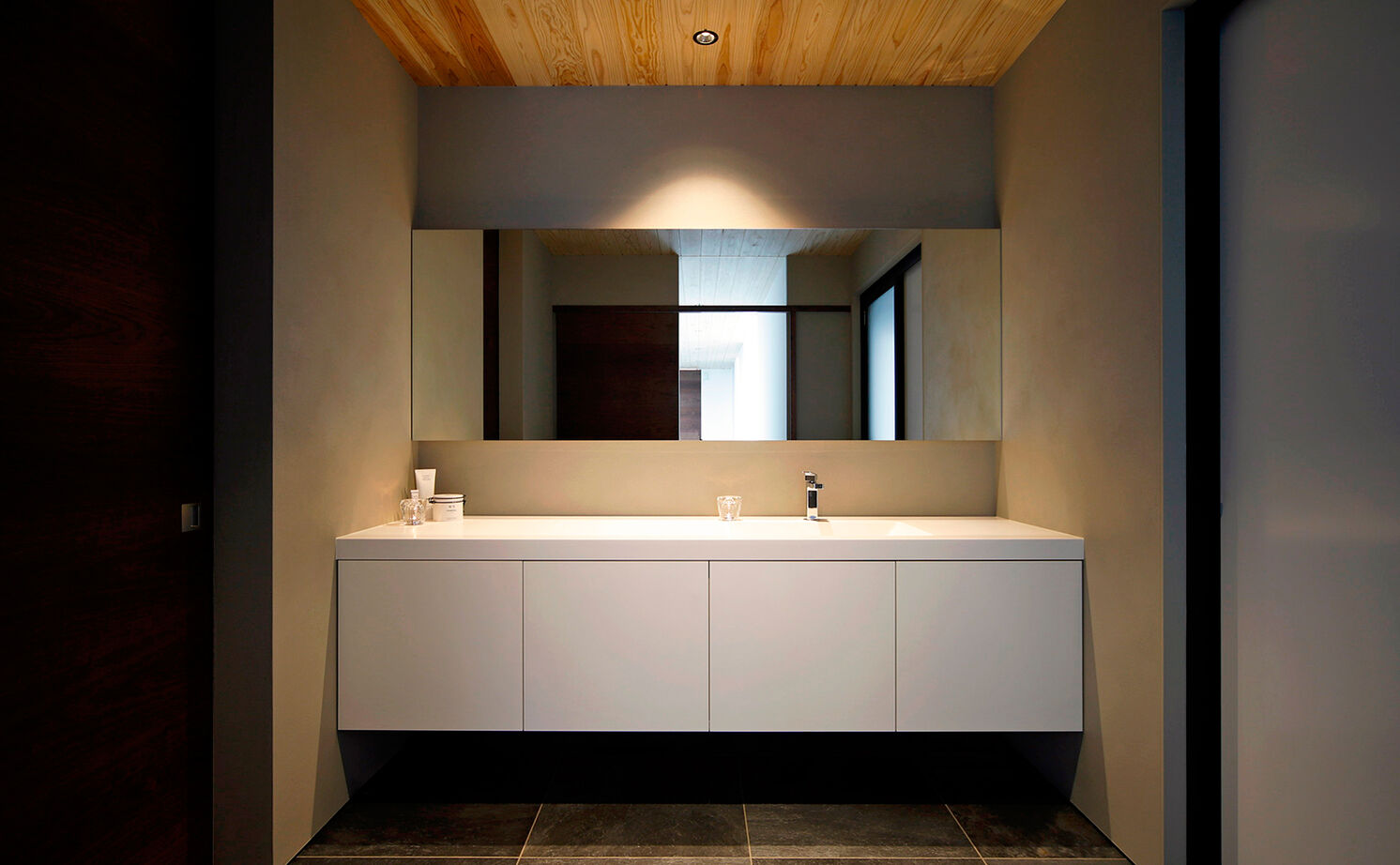 kisetsu 【平屋/中庭/理想の間取り】森の中にいるかのような心地よさが日常に。ラグジュアリーなコートハウスの平屋の建築実例画像9