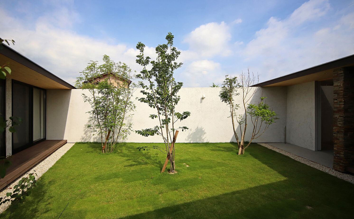 kisetsu 【平屋/ガレージハウス】求めたのは“無駄な線のない平屋”「美しい空間には何も飾る必要がありません」の建築実例画像2