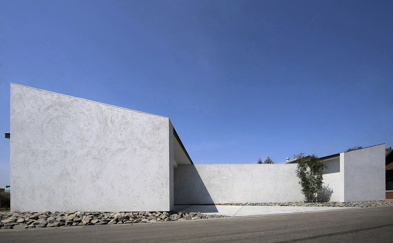 kisetsu 【平屋/ガレージハウス】求めたのは“無駄な線のない平屋”「美しい空間には何も飾る必要がありません」の建築実例画像3