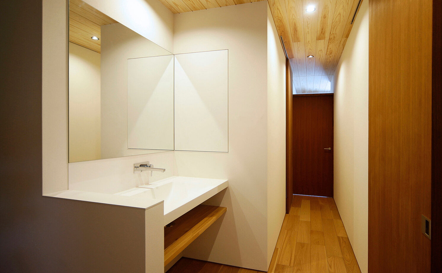 kisetsu 【平屋/中庭/モダン/間取り図】クローズドな中庭でキャンプ＆BBQ。庭との一体感が爽快な寄棟の和モダン平屋の建築実例画像8