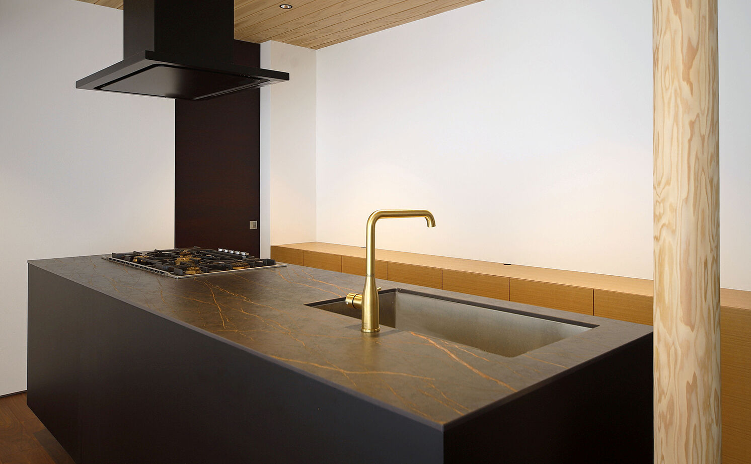 kisetsu 【岐阜県｜平屋×ガレージ】求めたのは「ありきたりではない家」。緑を眺められるLDK、水回りも美しい邸宅の建築実例画像4