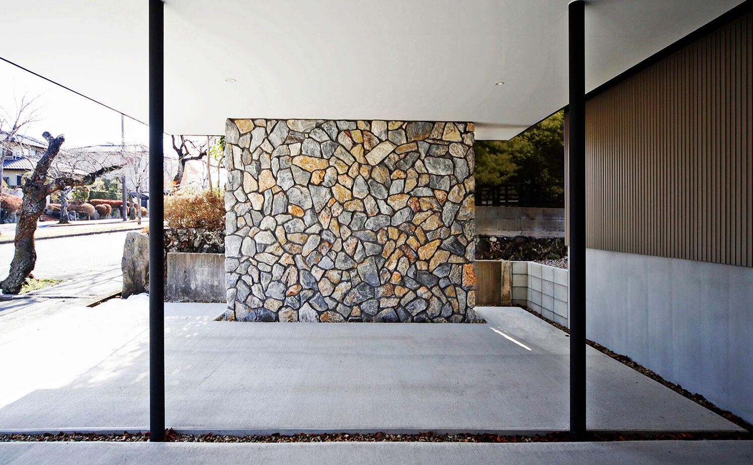 kisetsu 【岐阜県｜平屋×ガレージ】求めたのは「ありきたりではない家」。緑を眺められるLDK、水回りも美しい邸宅の建築実例画像9