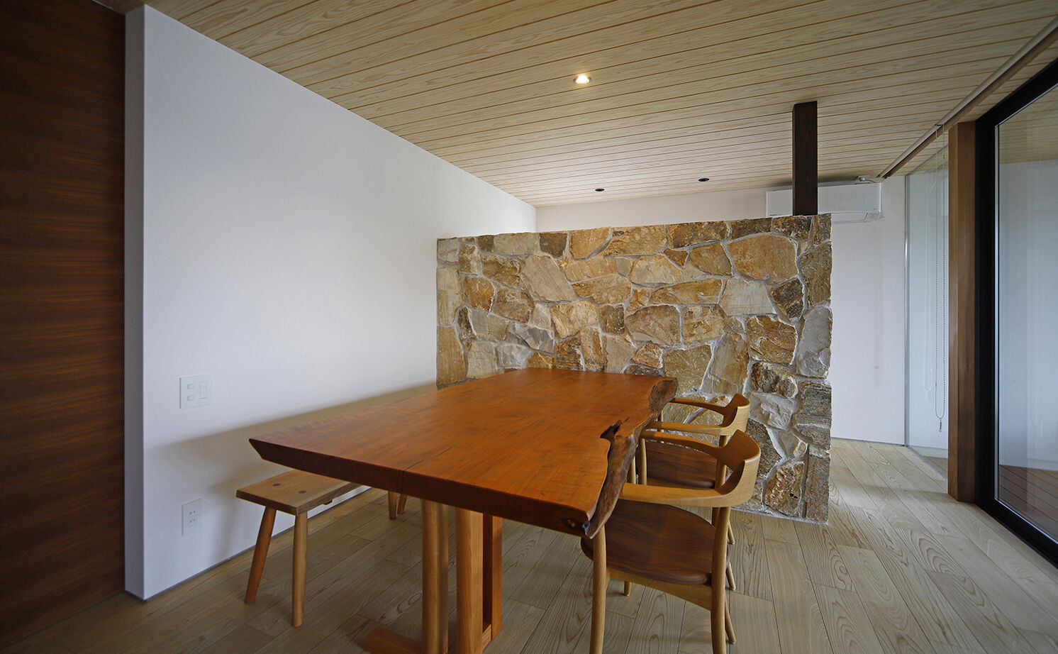 kisetsu 【北名古屋市】テーマは“グリーンビューリゾート”。中と外が曖昧なテラスがリゾート感を盛り上げる平屋の建築実例画像6