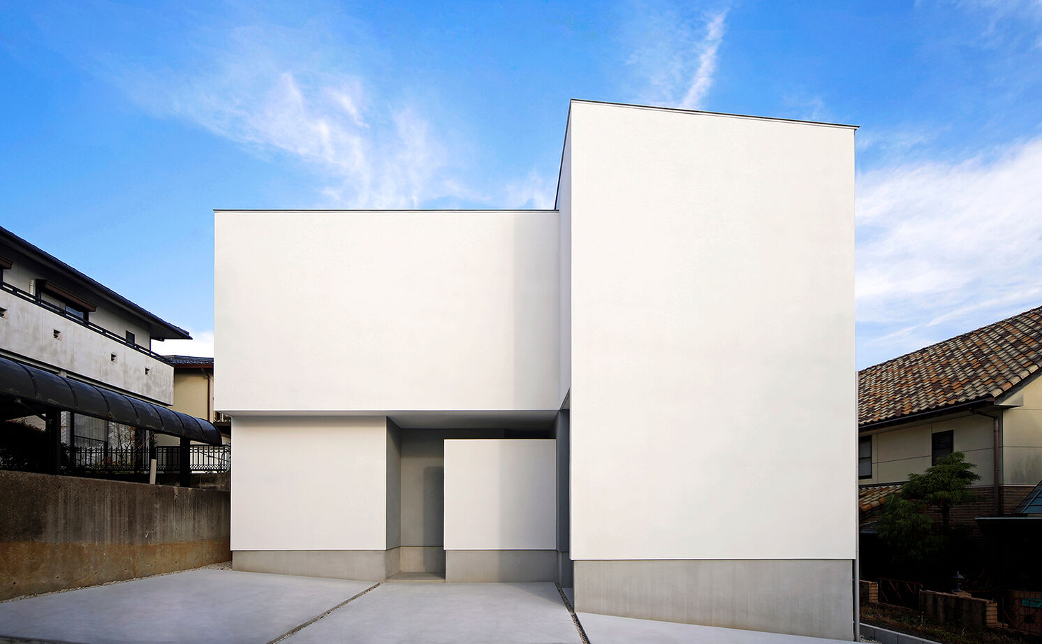 kisetsu 【愛知県｜２階建てのコートハウス】プライバシーと開放感、相反する要求を叶えたシンプルなコートハウスの建築実例画像1