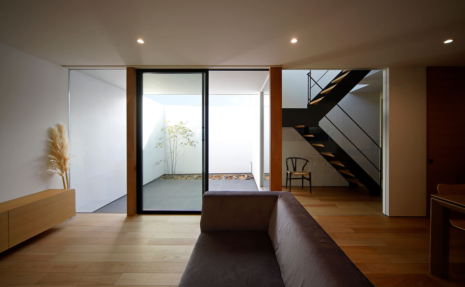 kisetsu 【愛知県｜２階建てのコートハウス】プライバシーと開放感、相反する要求を叶えたシンプルなコートハウスの建築実例画像6