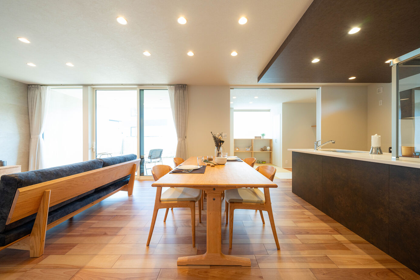 トミソー 【インナーガレージ/書斎/パントリー】趣味を楽しみながらも家族とつながりを感じられる遊び心にあふれた家の建築実例画像4