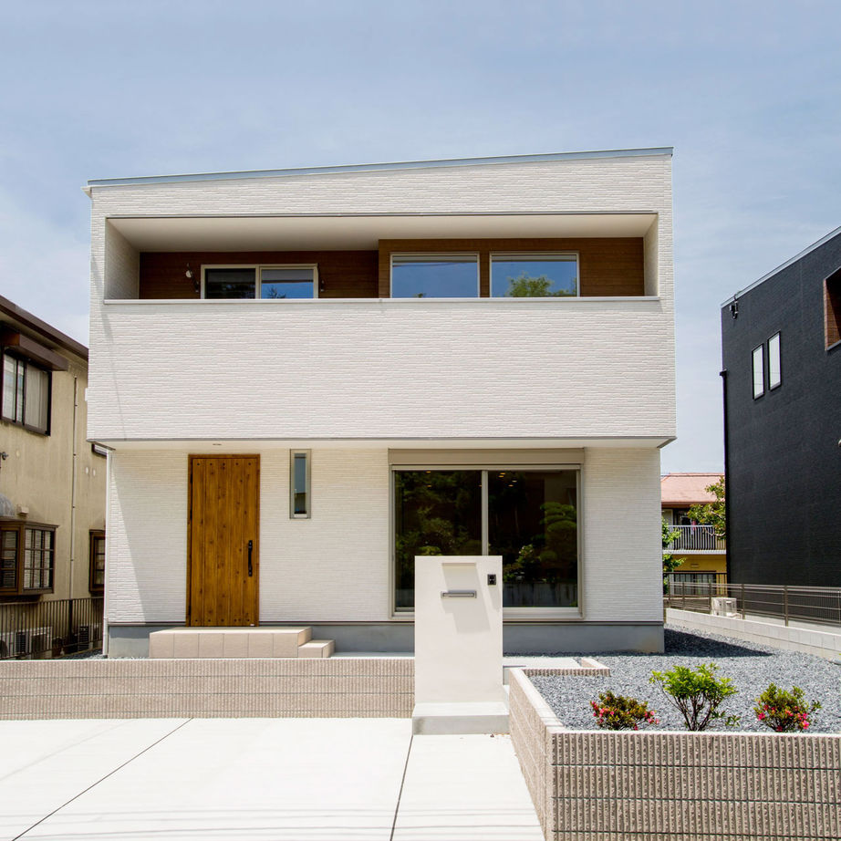 シンプル工務店 【1000万円台/約30坪/4LDK/吹抜けリビング/間取り図】シンプルモダンのデザインと広々暮らせる豊富な収納の建築実例画像1