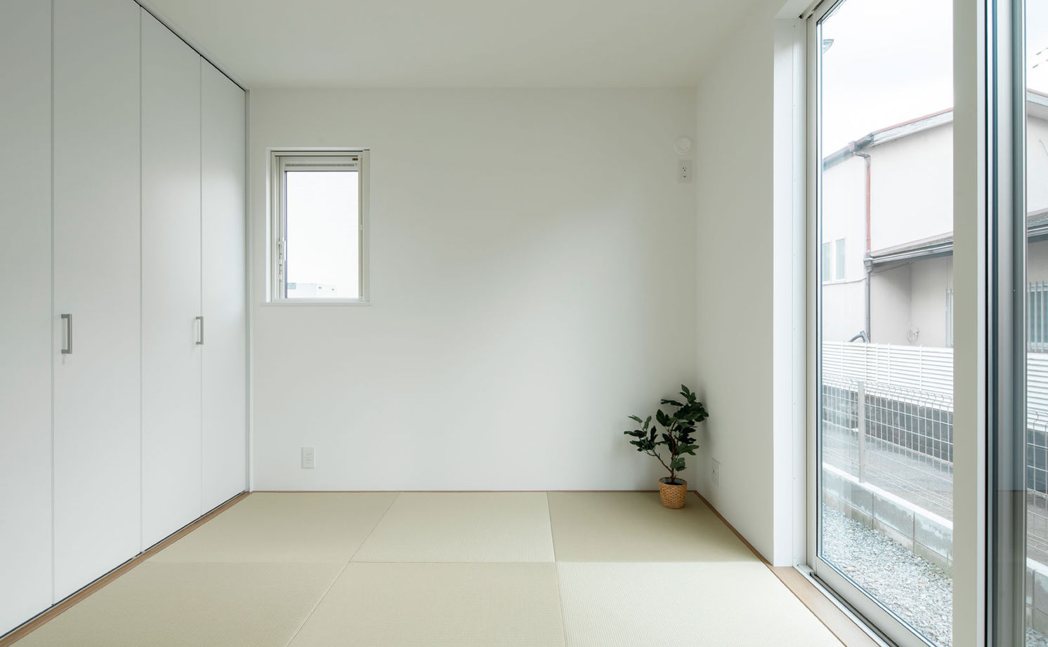 シンプル工務店 【1000万円台/20坪台/北欧風】シンプルなのに目を引く！おうち型ポーチ付の外観と吹抜けリビングにほれぼれの建築実例画像9