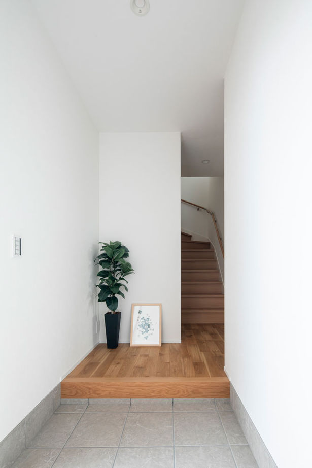 シンプル工務店 【1000万円台/20坪台/北欧風】シンプルなのに目を引く！おうち型ポーチ付の外観と吹抜けリビングにほれぼれの建築実例画像10