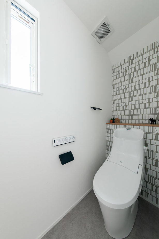 シンプル工務店 【1000万円台/20坪台/北欧風】シンプルなのに目を引く！おうち型ポーチ付の外観と吹抜けリビングにほれぼれの建築実例画像12