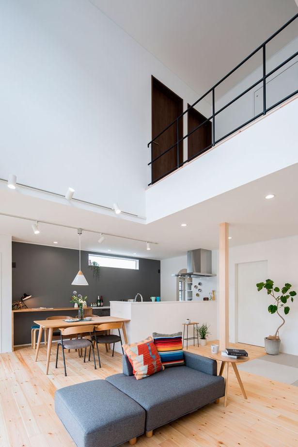 シンプル工務店 【1000万円台/30坪台/3LDK/間取り図面】行きたい所にすぐ行ける家事動線が幸せ。大型収納が５つもできた！の建築実例画像3