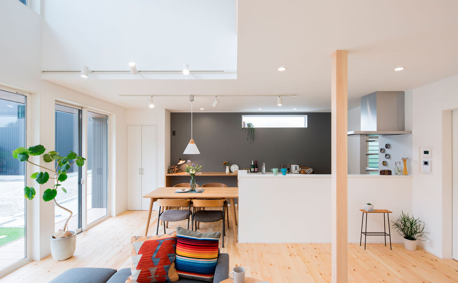 シンプル工務店 【1000万円台/30坪台/3LDK/間取り図面】行きたい所にすぐ行ける家事動線が幸せ。大型収納が５つもできた！の建築実例画像5