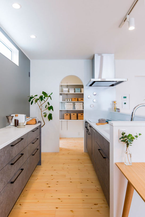 シンプル工務店 【1000万円台/30坪台/3LDK/間取り図面】行きたい所にすぐ行ける家事動線が幸せ。大型収納が５つもできた！の建築実例画像6