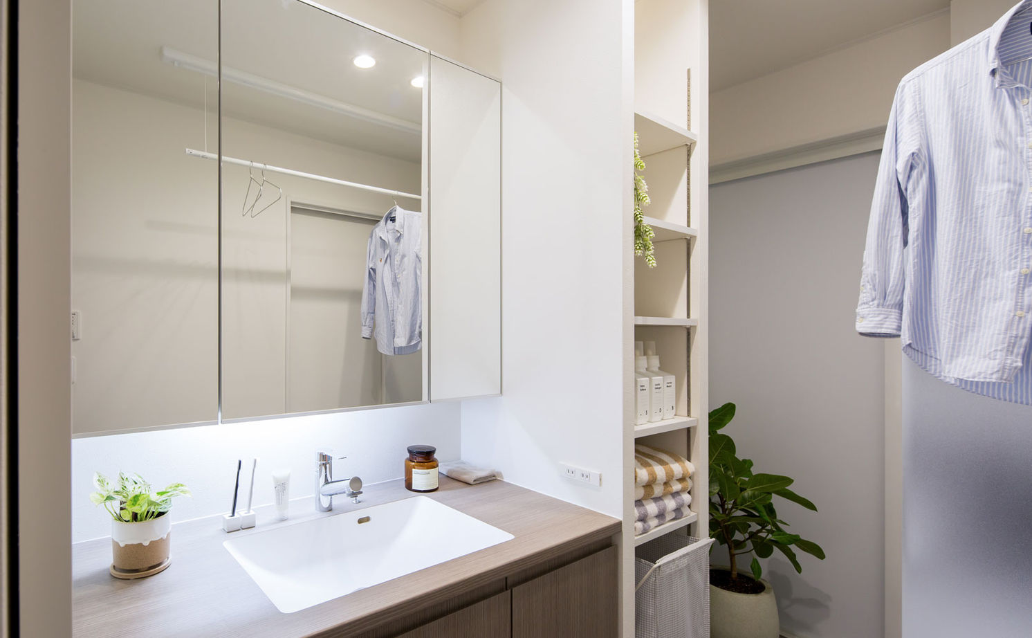 シンプル工務店 【1000万円台/30坪台/3LDK/間取り図面】行きたい所にすぐ行ける家事動線が幸せ。大型収納が５つもできた！の建築実例画像7