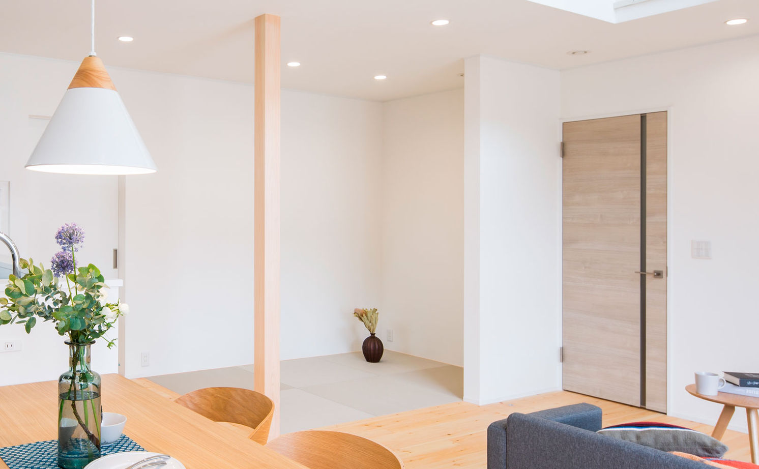 シンプル工務店 【1000万円台/30坪台/3LDK/間取り図面】行きたい所にすぐ行ける家事動線が幸せ。大型収納が５つもできた！の建築実例画像10