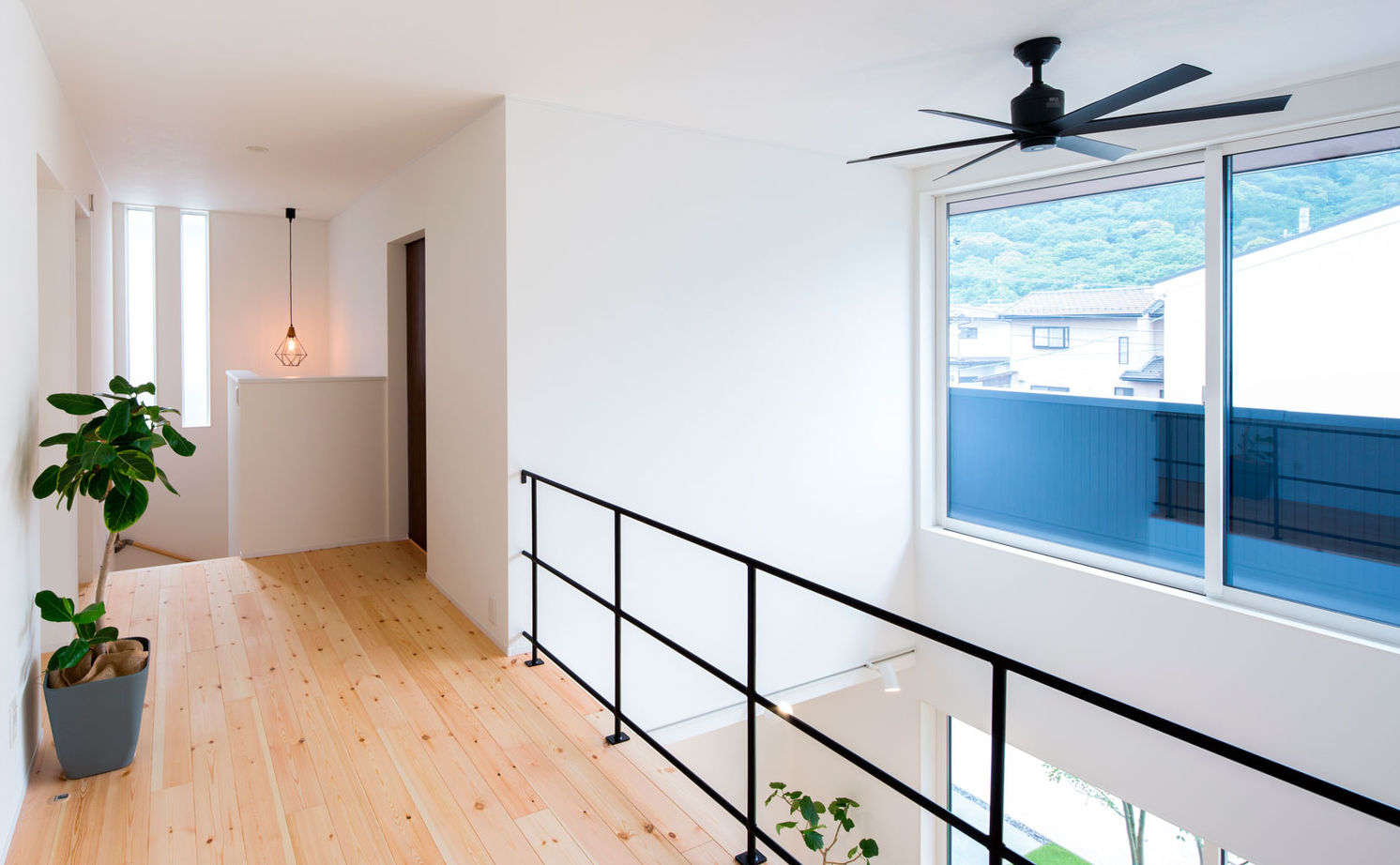 シンプル工務店 【1000万円台/30坪台/3LDK/間取り図面】行きたい所にすぐ行ける家事動線が幸せ。大型収納が５つもできた！の建築実例画像11