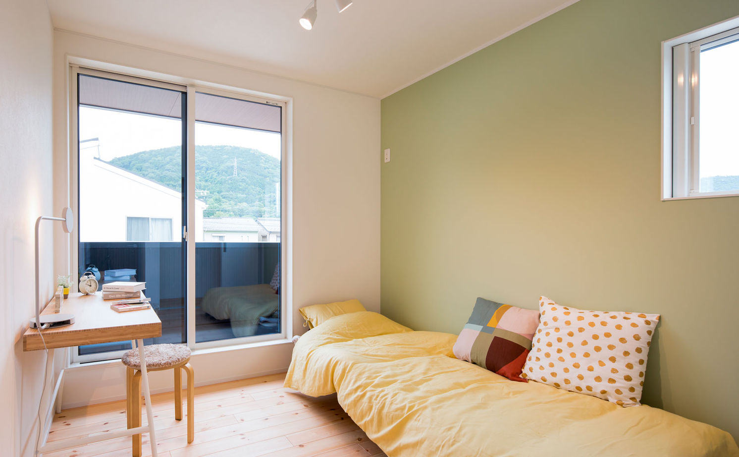 シンプル工務店 【1000万円台/30坪台/3LDK/間取り図面】行きたい所にすぐ行ける家事動線が幸せ。大型収納が５つもできた！の建築実例画像12