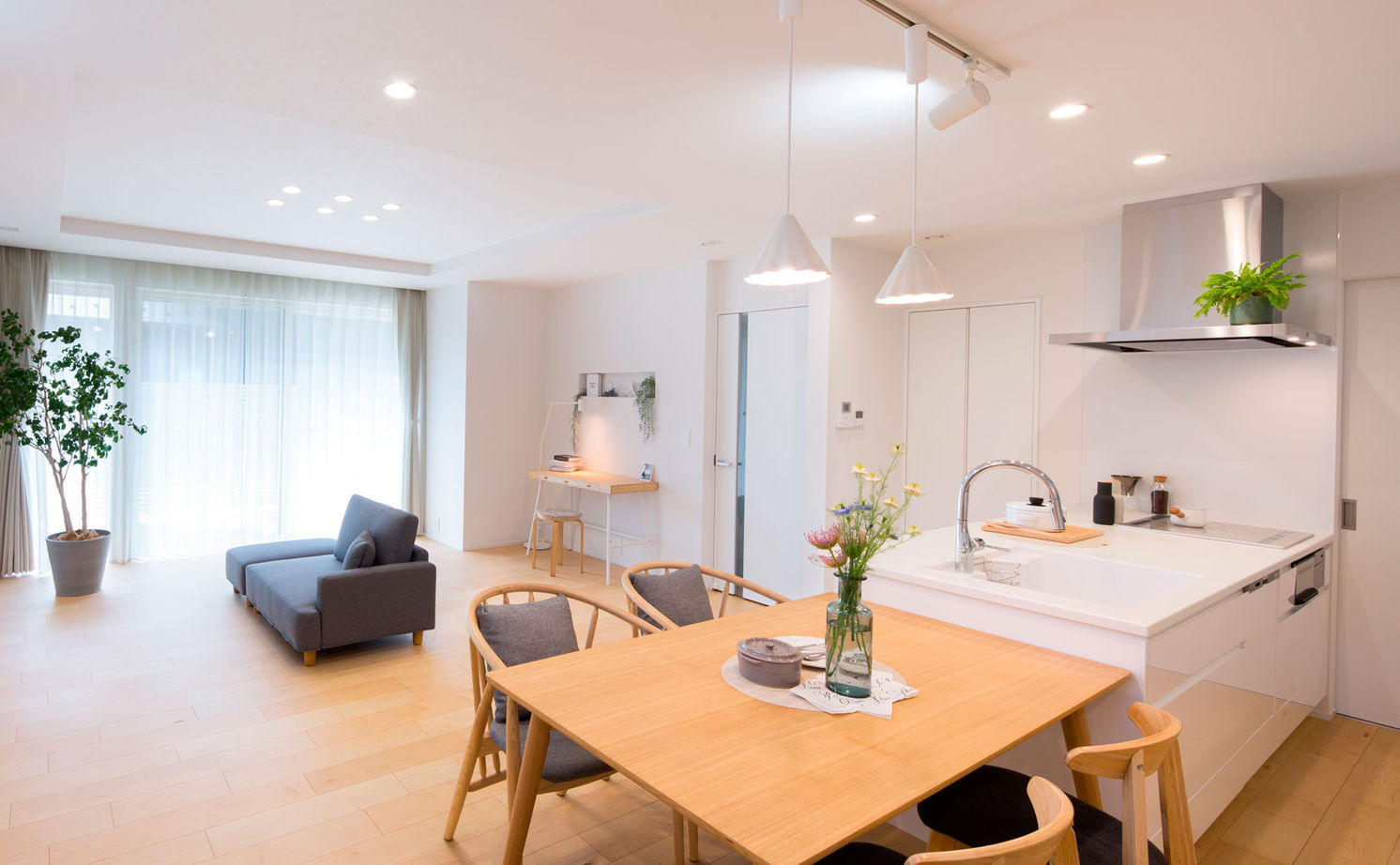 シンプル工務店 【1000万円台/平屋/20坪台/間取り図】L字型の平屋。掃除がラクと白をテーマに、すっきり広々の平屋！の建築実例画像3