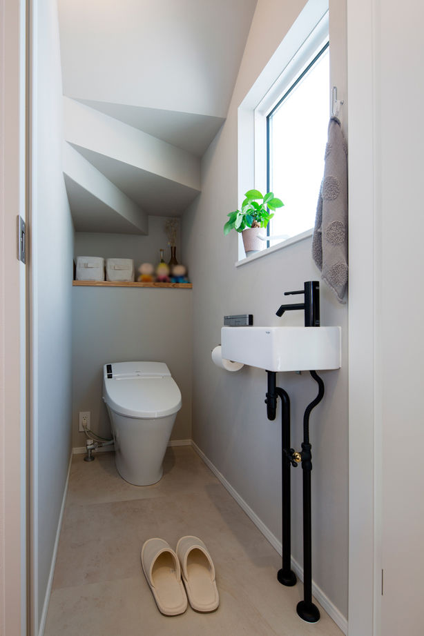 シンプル工務店 【岐阜/1000万円台/30坪台/4LDK/間取り図】東南の光をたっぷり取り込むL字の間取り。音楽演奏も楽しめる！の建築実例画像10