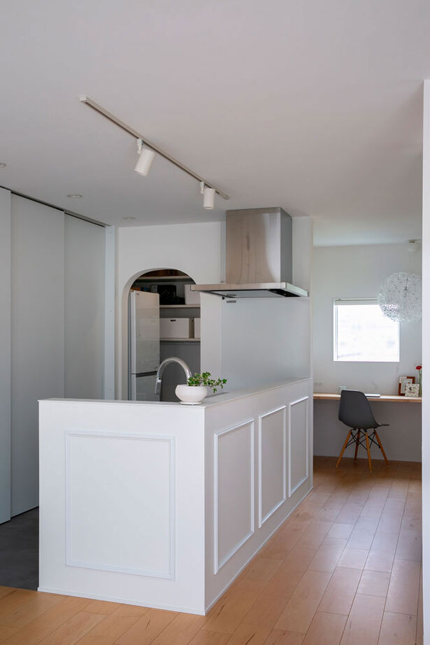 シンプル工務店 【1000万円台/30坪台/3LDK/間取り図】猫と暮らす、三角屋根の白いおうち。大人かわいいインテリアも満喫の建築実例画像4