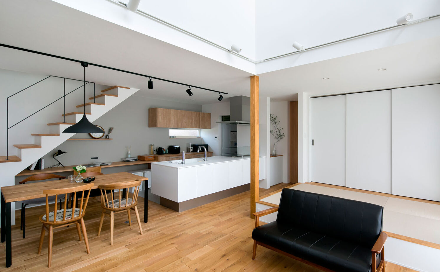 シンプル工務店 【1000万円台/30坪台/3LDK/間取り図】無垢床と優秀な動線が幸せ！子育てが、もっともっと楽しくなる家の建築実例画像3