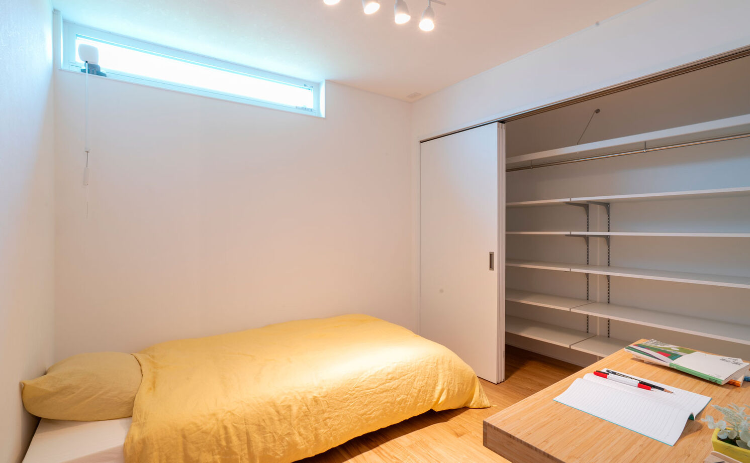 シンプル工務店 【1000万円台/平屋/30坪台/間取り図】見せると隠すが好バランス。アイデア収納ですっきり暮らせるL字の平屋の建築実例画像13