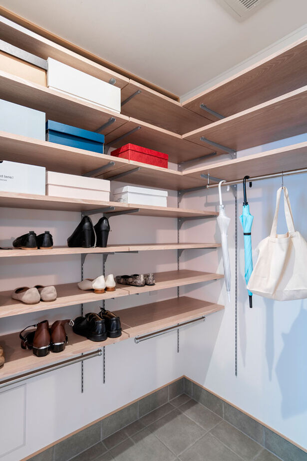 シンプル工務店 【1000万円台/平屋/30坪台/間取り図】見せると隠すが好バランス。アイデア収納ですっきり暮らせるL字の平屋の建築実例画像16