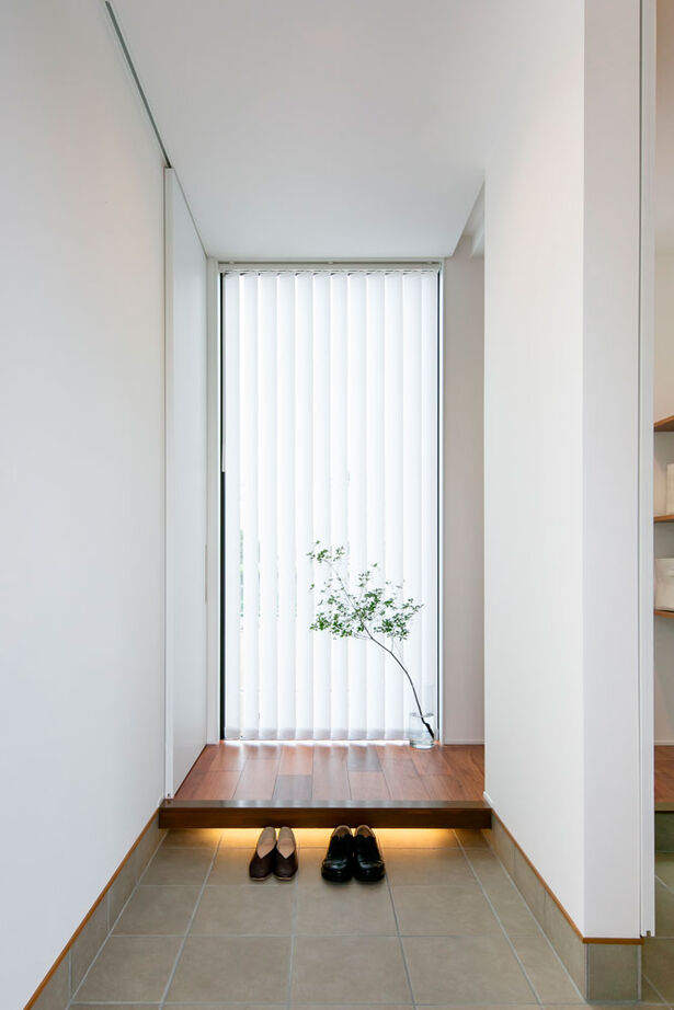 シンプル工務店 【1000万円台/平屋/中庭/30坪台/間取り図】プライベートを隠して中庭でゆったりと。黒を効かせたL字の平屋の建築実例画像2