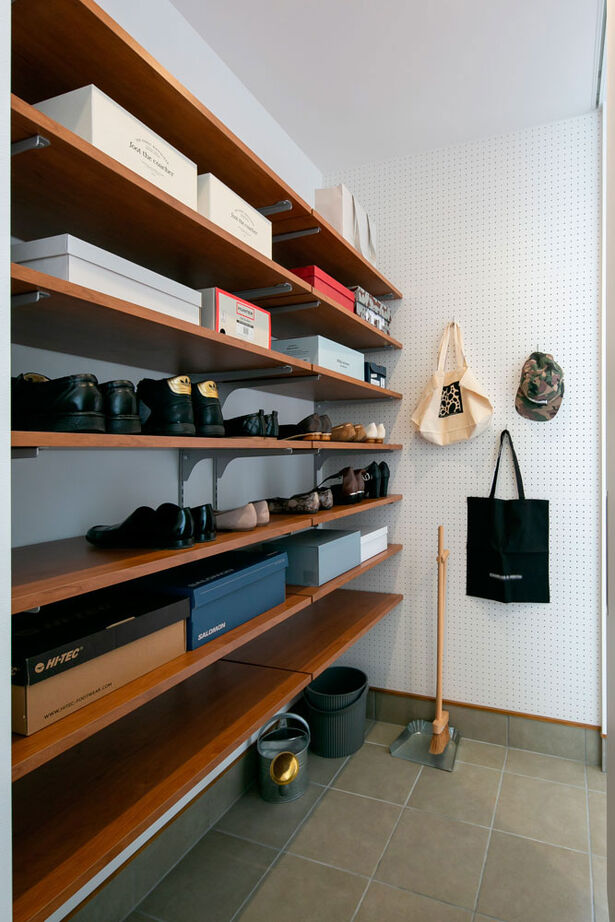 シンプル工務店 【1000万円台/平屋/中庭/30坪台/間取り図】プライベートを隠して中庭でゆったりと。黒を効かせたL字の平屋の建築実例画像10