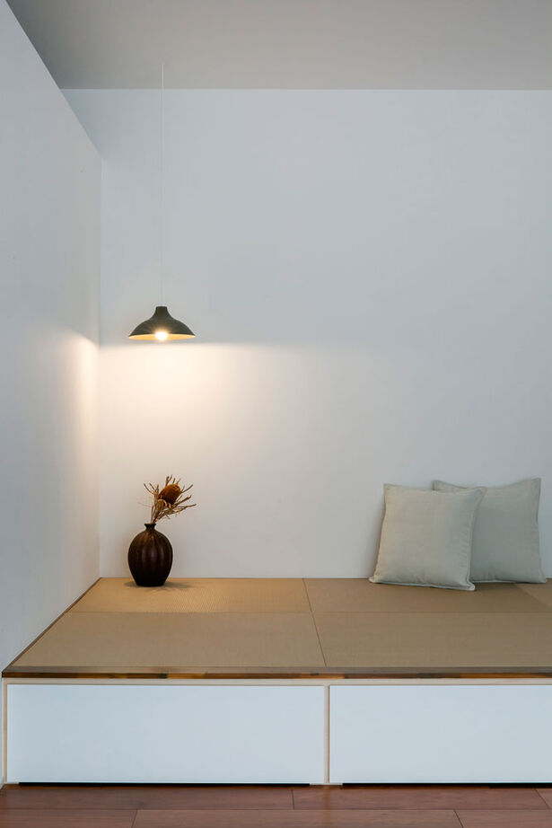 シンプル工務店 【1000万円台/平屋/中庭/30坪台/間取り図】プライベートを隠して中庭でゆったりと。黒を効かせたL字の平屋の建築実例画像11